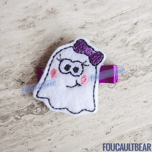 Foucaultbear's HANDMADE HAIR CLIPPIE. Little Miss Friendly Ghost with Purple Bow. Embroidered Soft Felt Centerpiece. Partially Lined Alligator Hair Clip. A Very Friendly Ghost Hair Clippie. A perfect finishing touch for your little girl for a perfect Halloween! Absolutely adorable on babies with enough hair to wear it too. Approximately 1 3/4 inches (4.5cm) in height. Attached with 1 3/4 inch (4.5cm) partially lined alligator clip. 