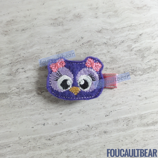 Foucaultbear's HANDMADE HAIR CLIPPIE. Purple Owl. Embroidered Soft Felt Centerpiece. Partially Lined Alligator Hair Clip. Adorable Purple Owl Hair Clippie. Owls are the adoration of many kids and adults! Perfect for toddlers, preschoolers, elementary-schoolers. Absolutely adorable on babies with enough hair to wear to wear it too. Makes for a great baby Shower gift. Definitely not your standard cliché shower gift. Why not be the first to introduce variety to the baby's otherwise boring wardrobe? 
