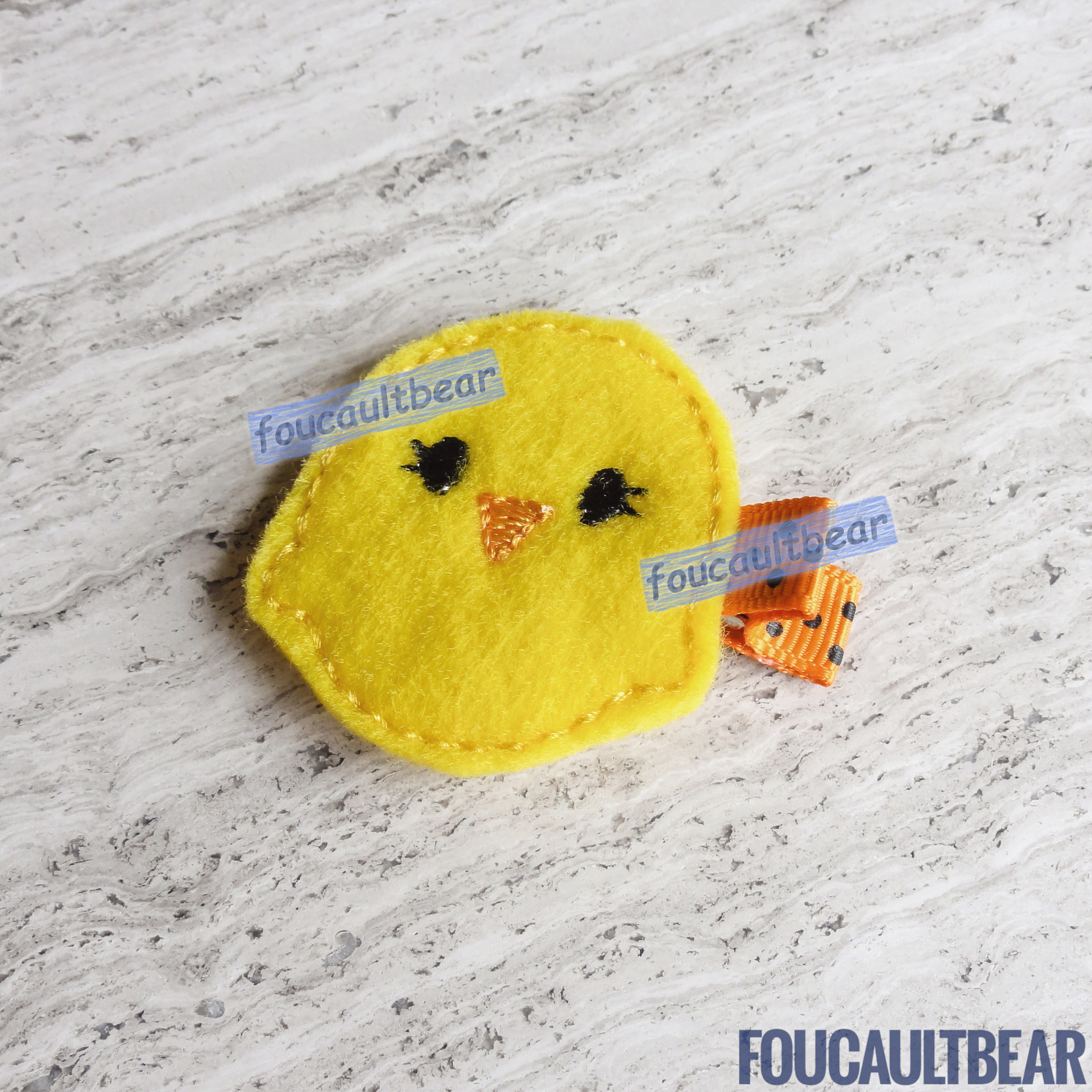 Foucaultbear's HANDMADE HAIR CLIPPIE. Baby Chick. Embroidered Soft Felt Centerpiece. Partially Lined Alligator Hair Clip. Super Cute Baby Chick Hair Clippie. A nice addition to your little girl's wardrobe for Easter and whenever baby chicks are in style! Absolutely adorable on babies with enough hair to wear it too. Approximately 1 3/4 inches (4.5cm) in height. Attached with 1 3/4 inch (4.5cm) partially lined alligator clip. 